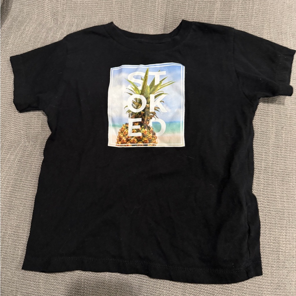 Cali & Kai- Kids' Black Graphic Tee with Pineapple Design